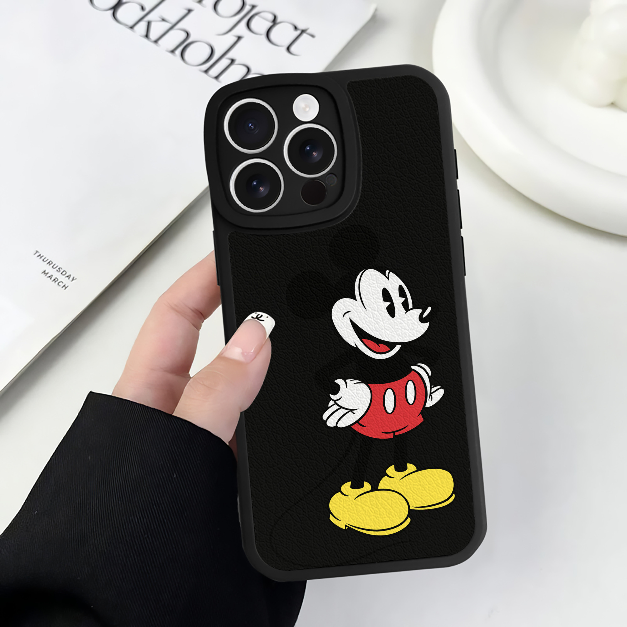 （画像用） ミッキーマウス Mickey Mouse 【iPhone 16シリーズ対応】シリコンスマホケース（レザー調） 材質：シリコン